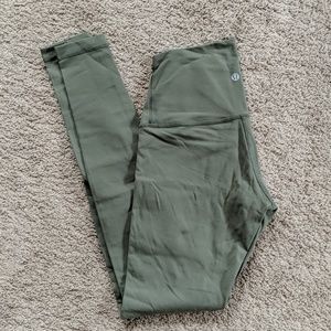 Lululemon wunder under pant 6 Fatigue green
